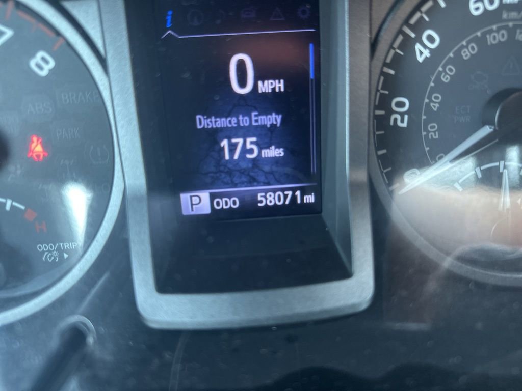 Used 2017 Toyota Tacoma TRD Off-Road w/ Tow Package (A/T) image 26