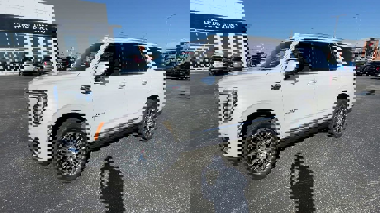 Used 2025 GMC Yukon Denali w/ Sun & Power Step Package image 4