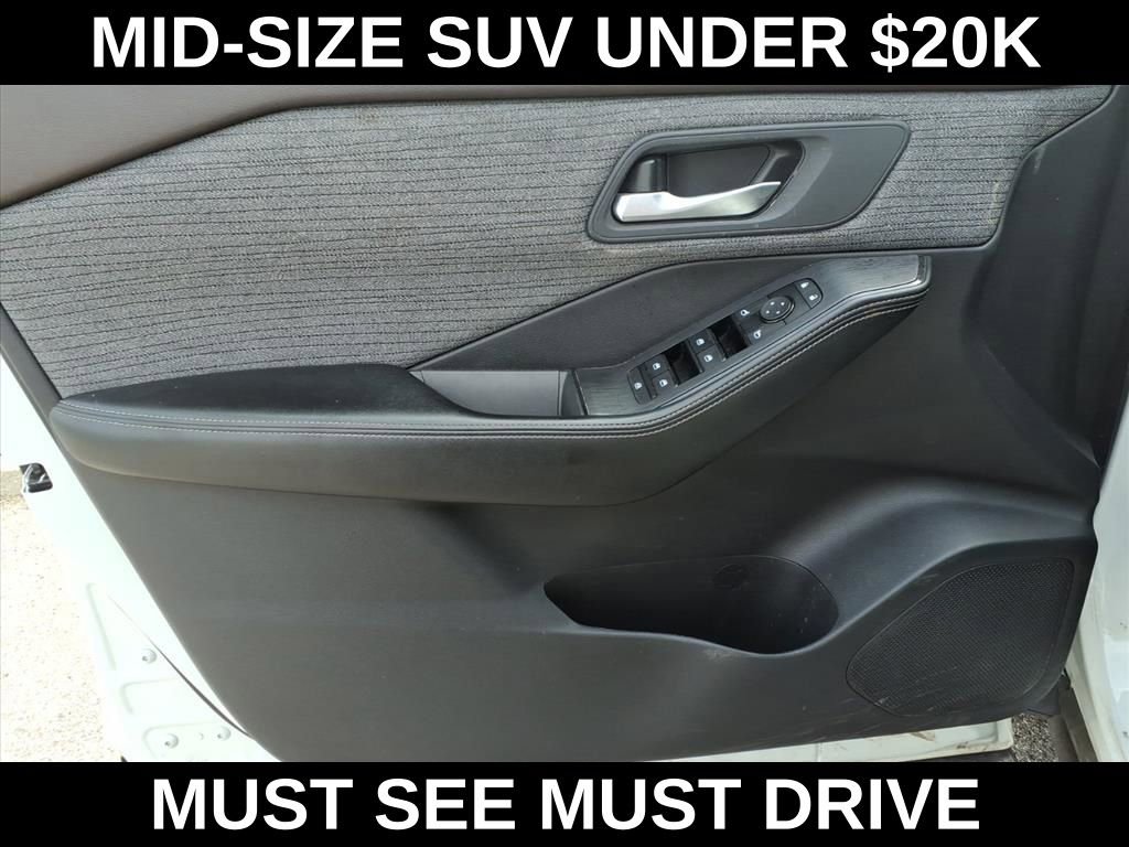 Used 2023 Nissan Rogue SV image 14