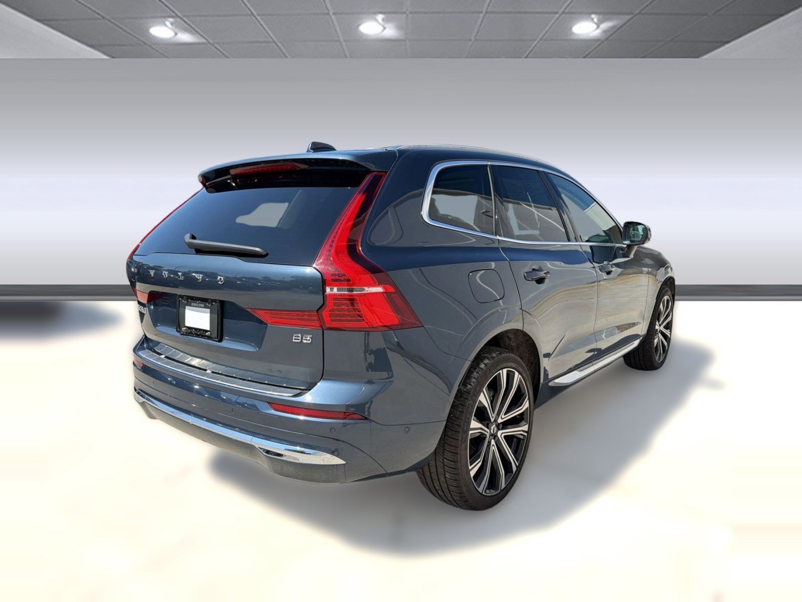 Used 2023 Volvo XC60 B5 Ultimate w/ Climate Package FWD image 9