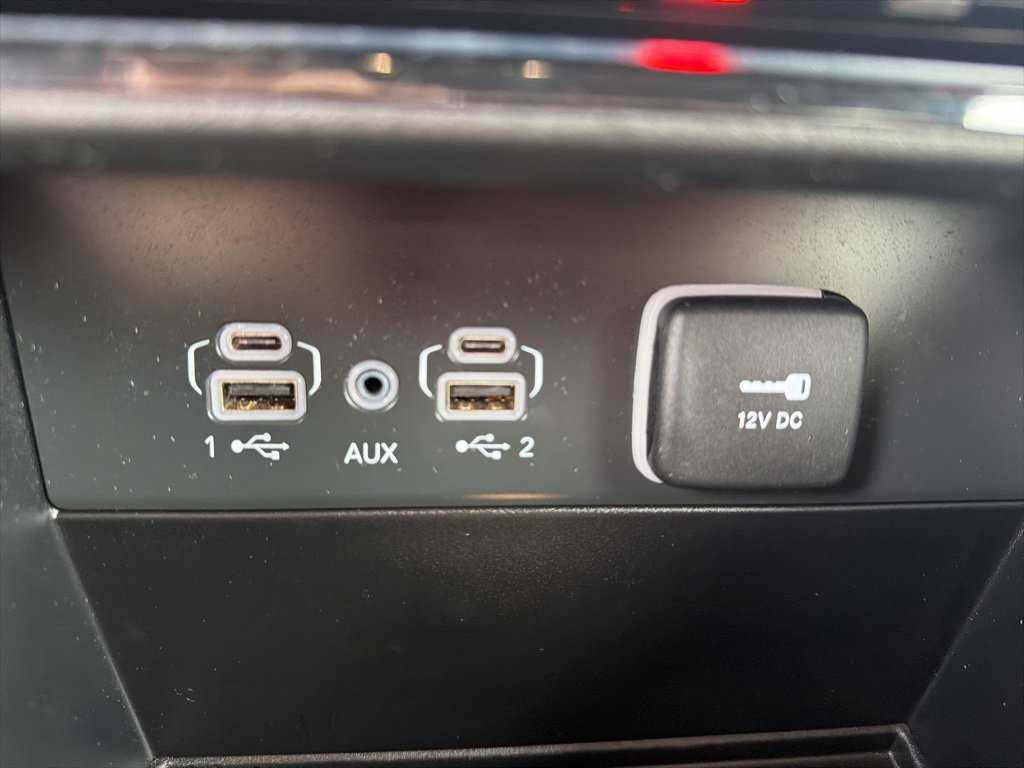 Used 2023 Jeep Grand Cherokee Limited image 27