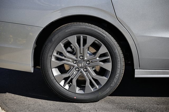 New 2026 Honda Odyssey Touring image 17