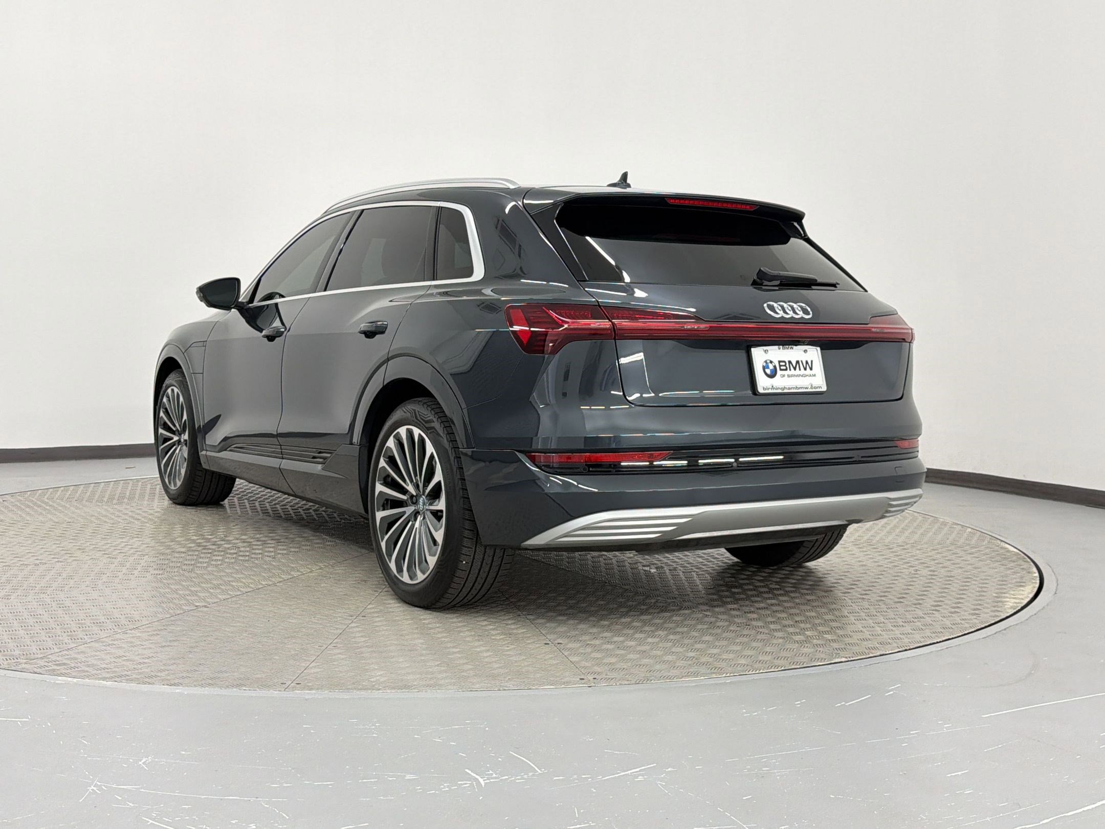 Used 2019 Audi e-tron Prestige w/ Prestige Package AWD/4WD image 3