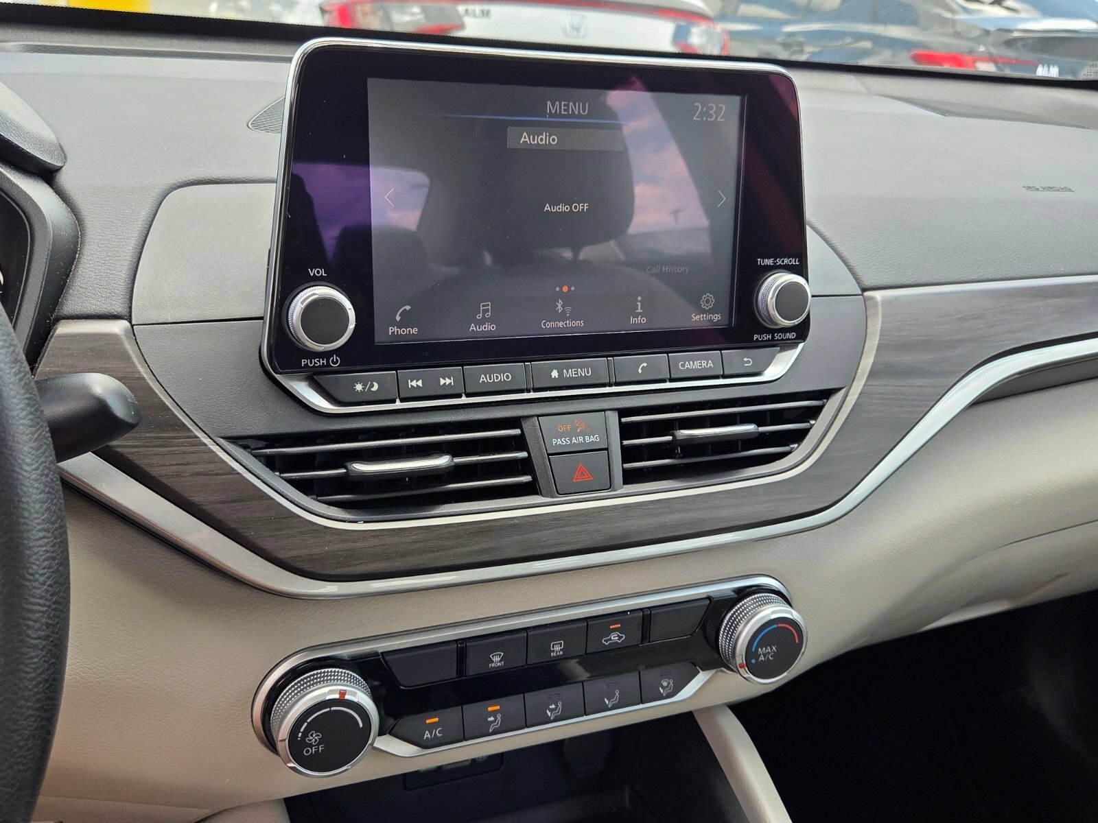 Used 2025 Nissan Altima 2.5 SV FWD image 19
