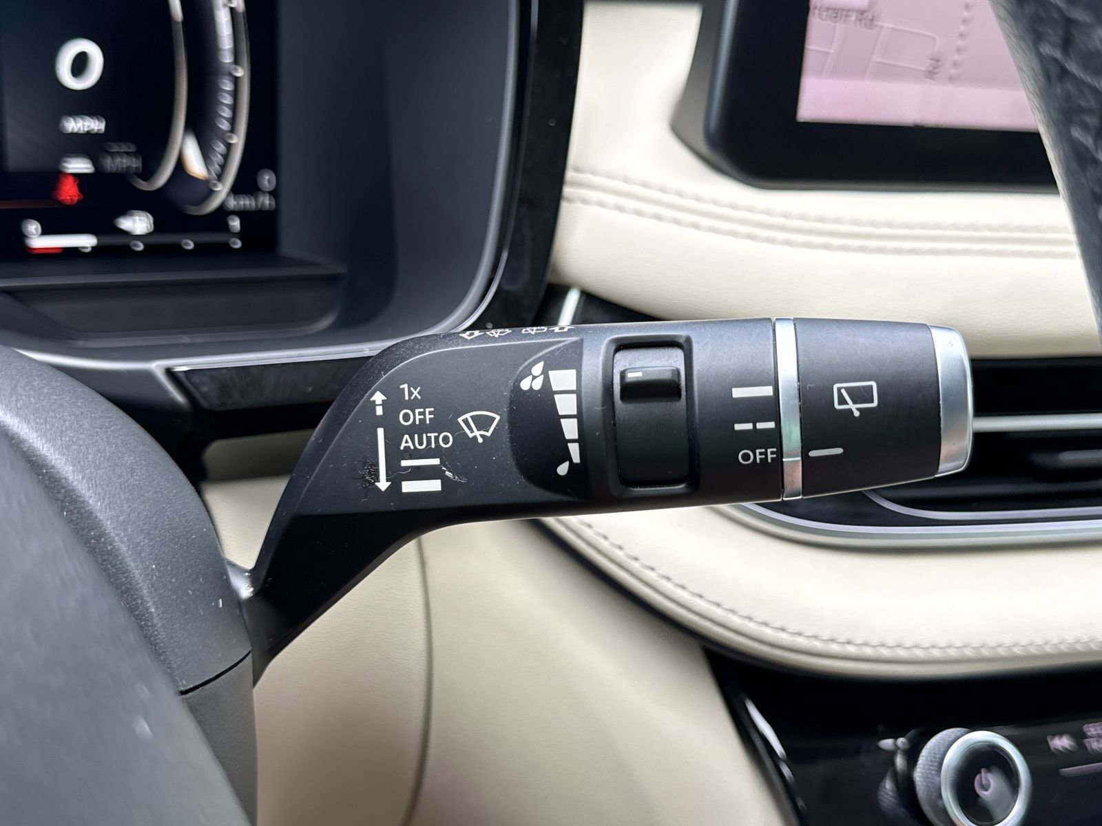 Used 2023 INFINITI QX60 Luxe w/ Cargo Package FWD image 25
