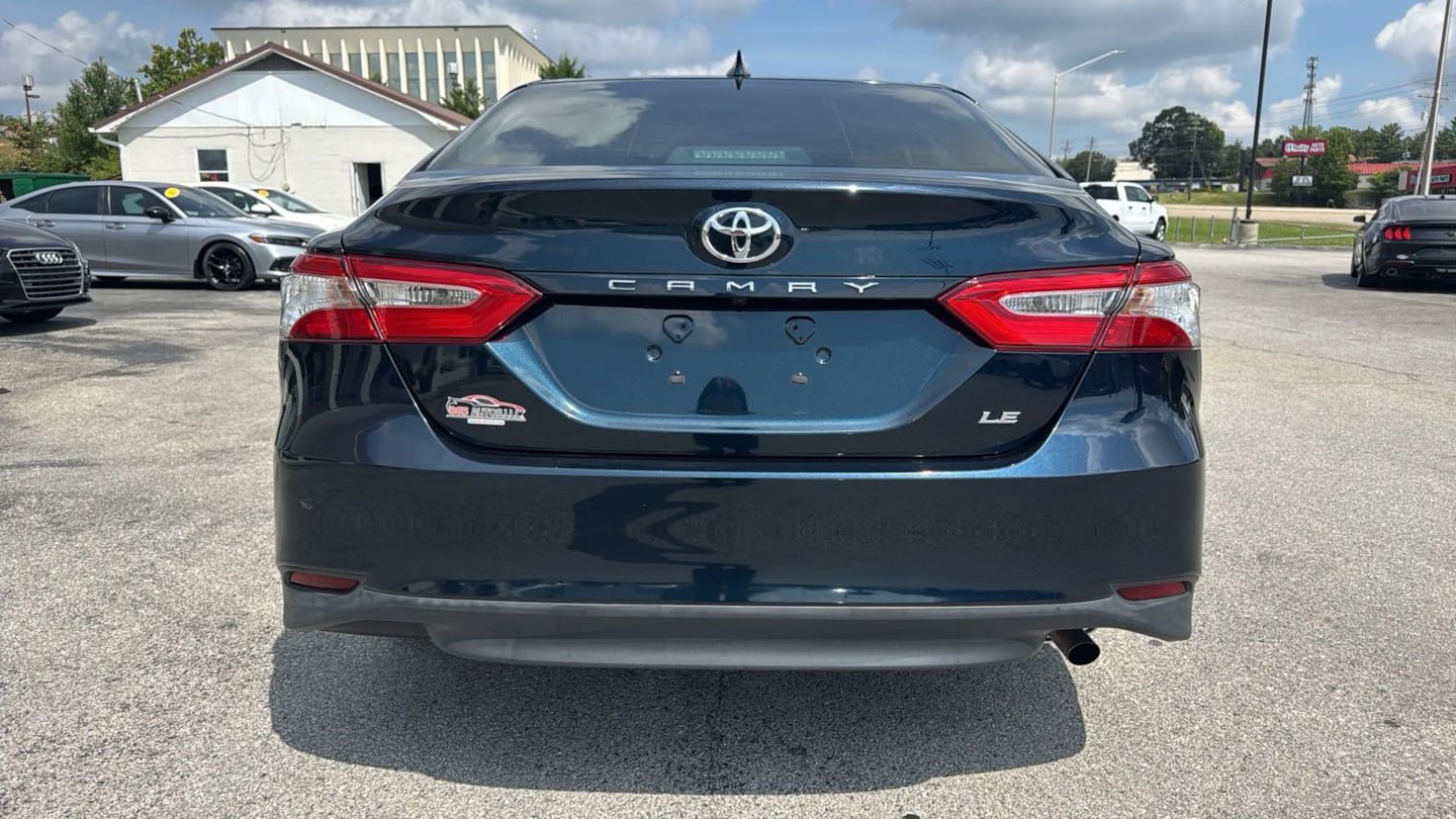 Used 2020 Toyota Camry LE FWD image 4