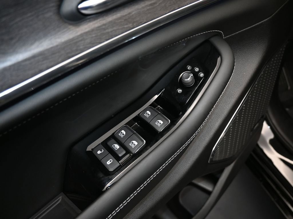 Used 2024 Jeep Grand Cherokee Overland w/ Luxury Tech Group IV image 13