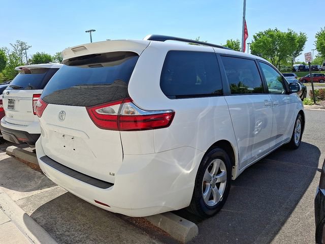 Used 2017 Toyota Sienna LE FWD image 4