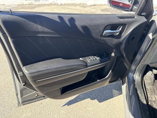 Used 2019 Dodge Charger SXT image 18