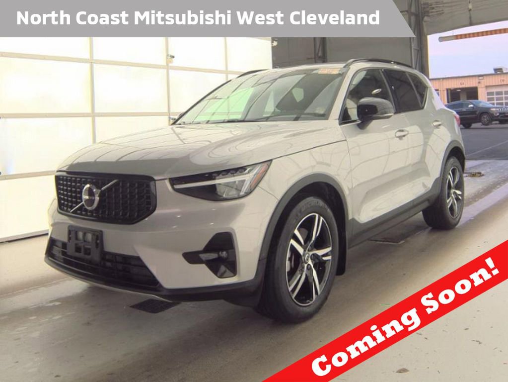 Used 2023 Volvo XC40 B5 Plus w/ Climate Package AWD/4WD image 1