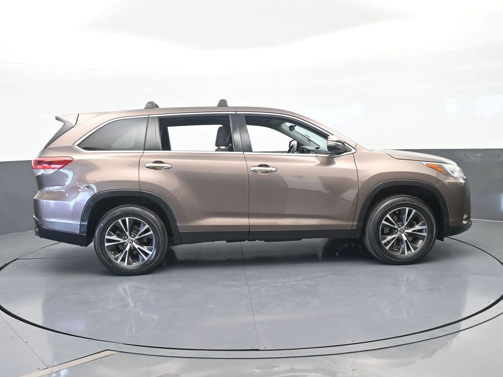 Used 2019 Toyota Highlander LE FWD image 7