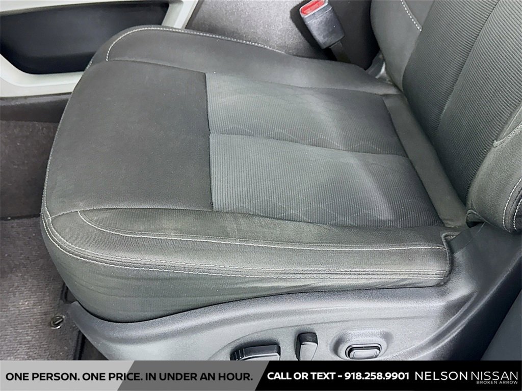 Used 2017 Nissan Titan SV image 19