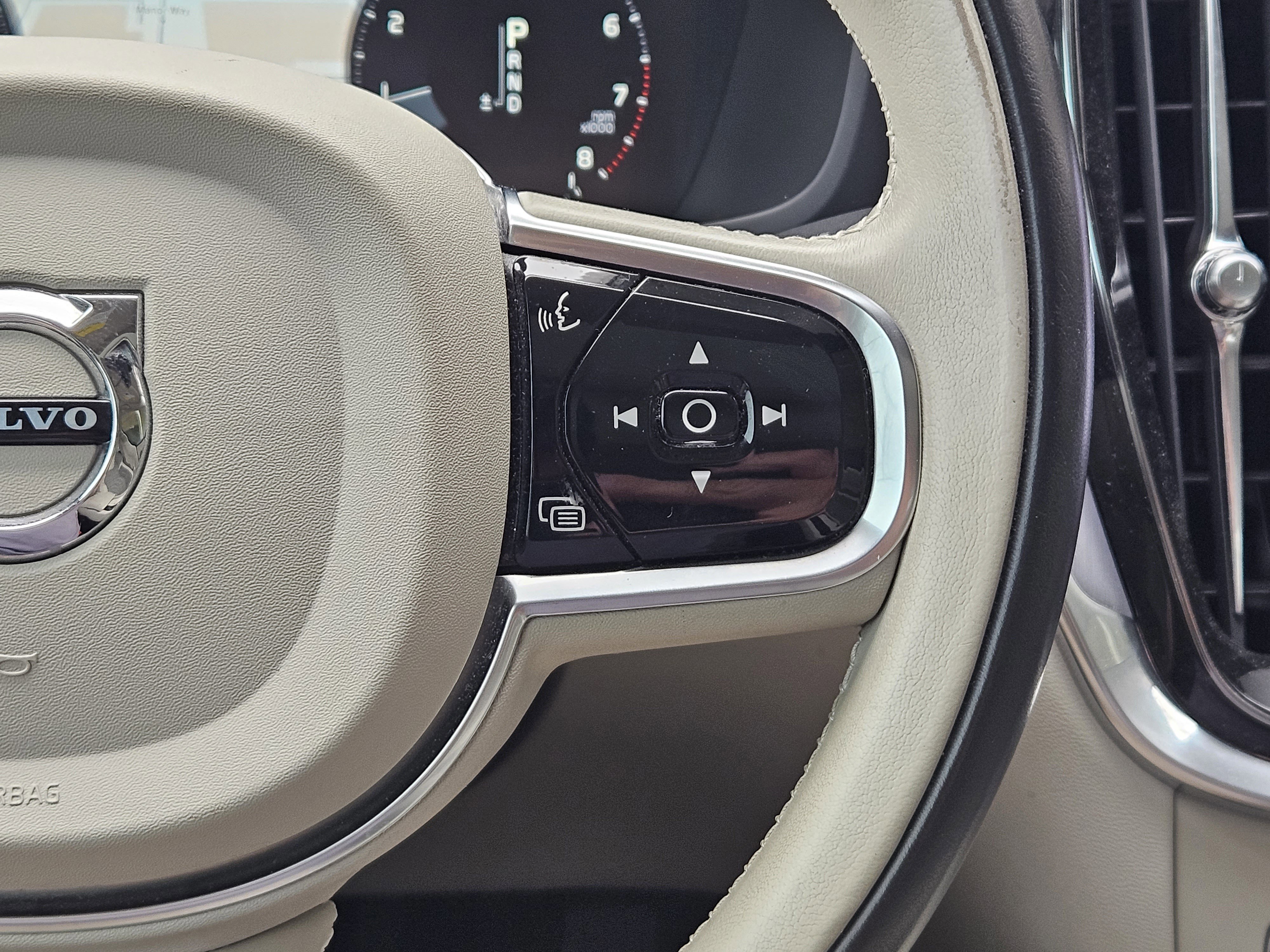 Used 2021 Volvo S60 T5 Momentum w/ Premium Package image 25