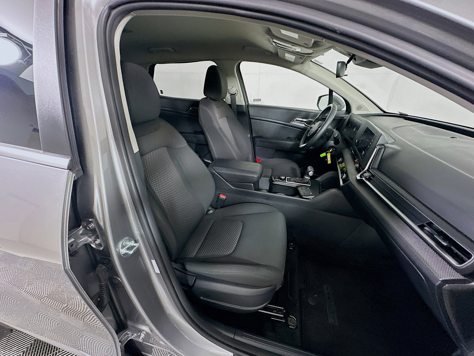 Used 2025 Kia Sportage LX image 29