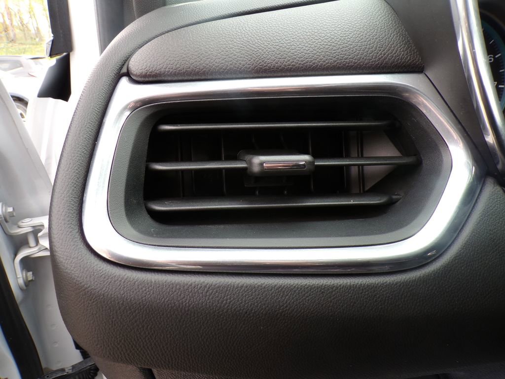 Used 2018 Chevrolet Equinox LT FWD image 26