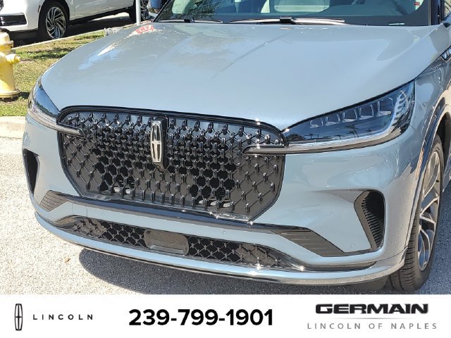 New 2026 Lincoln Aviator AWD w/ Jet Appearance Package image 13