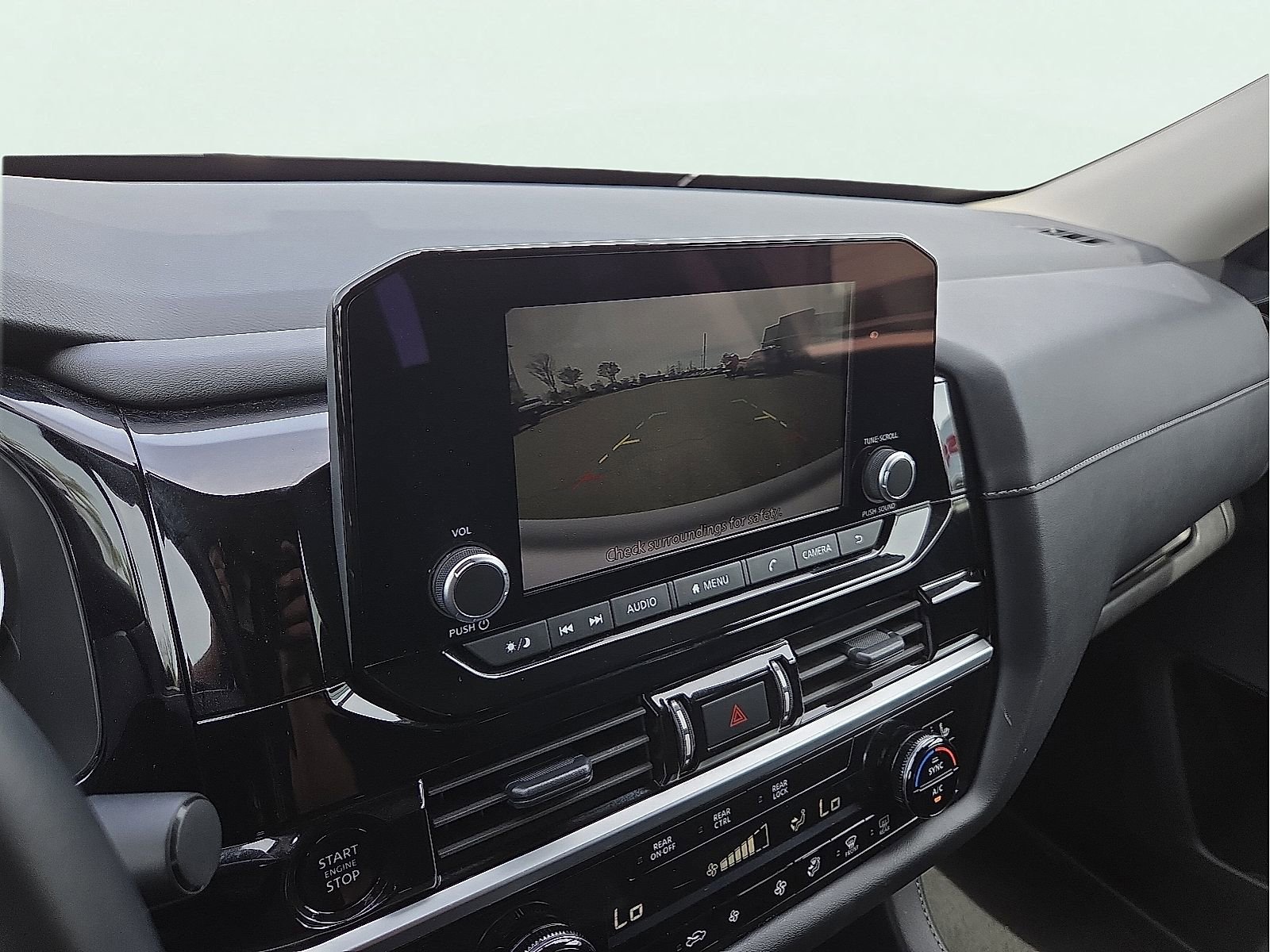 Used 2025 Nissan Pathfinder SV AWD/4WD image 18
