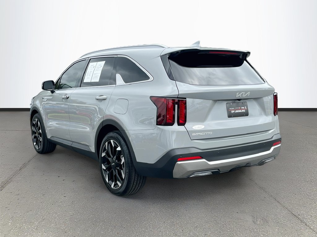 Used 2025 Kia Sorento EX w/ Panoramic Sunroof Package FWD image 5