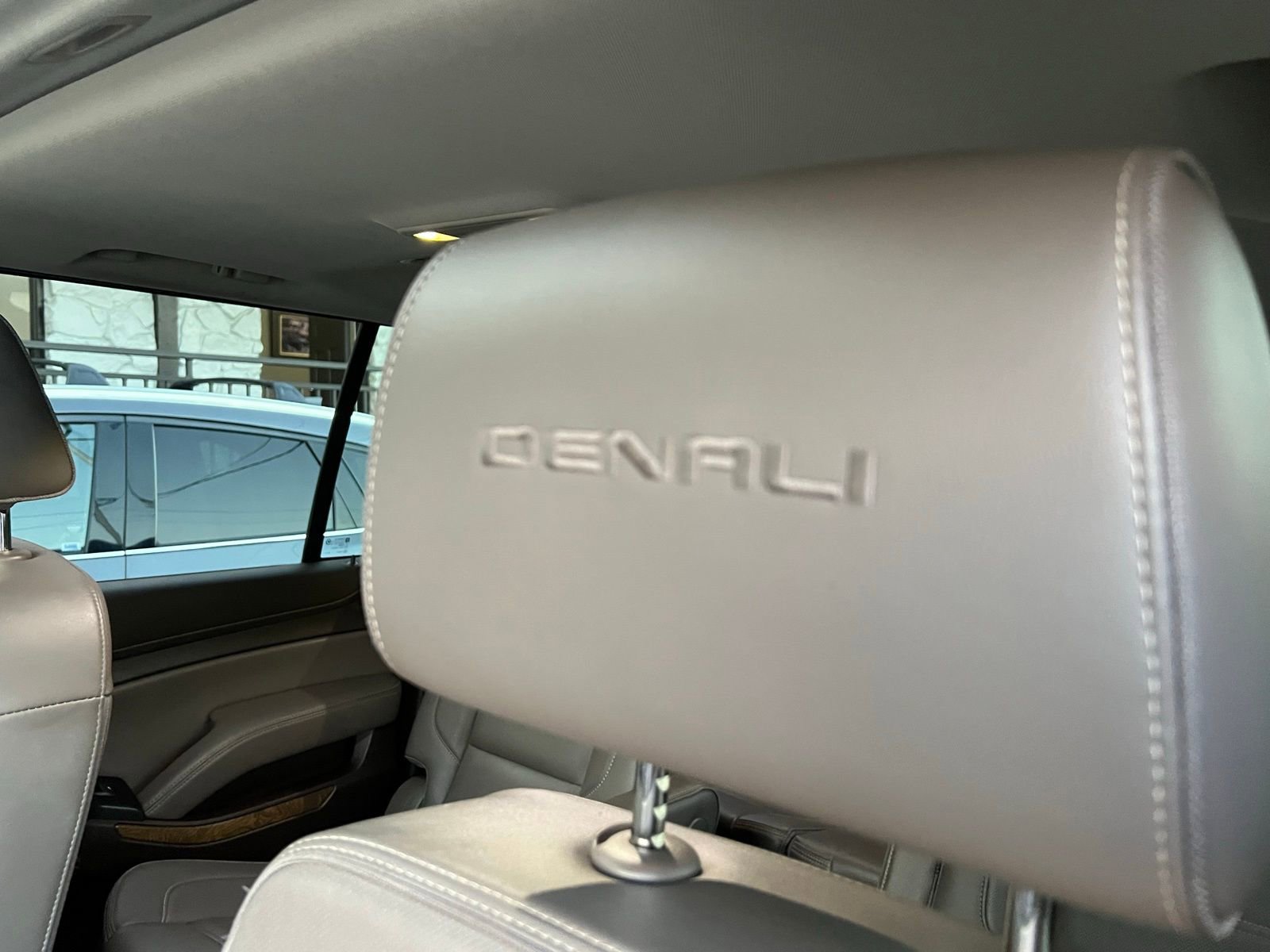 Used 2019 GMC Yukon XL Denali image 19