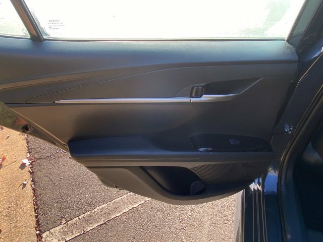Used 2025 Toyota Camry SE w/ Convenience Package FWD image 9