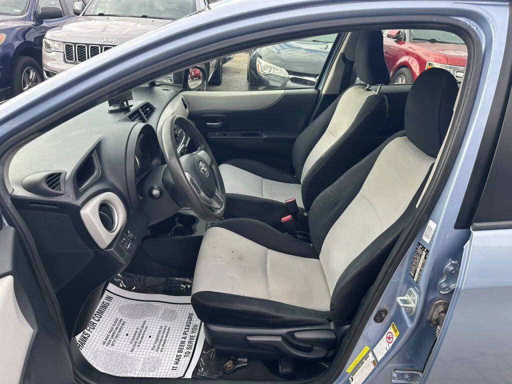 Used 2013 Toyota Yaris LE FWD image 10