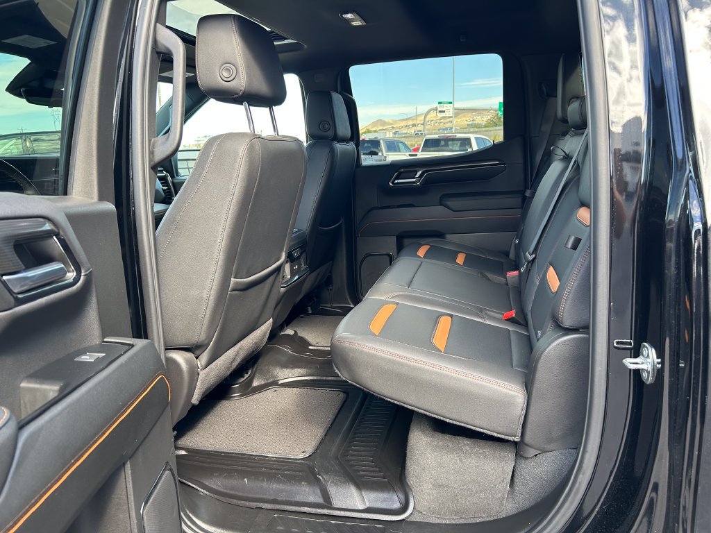 Used 2024 GMC Sierra 1500 AT4 w/ Technology Package AWD/4WD image 9
