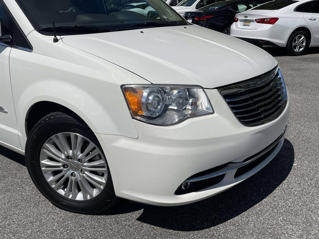 Used 2012 Chrysler Town & Country Limited FWD image 9