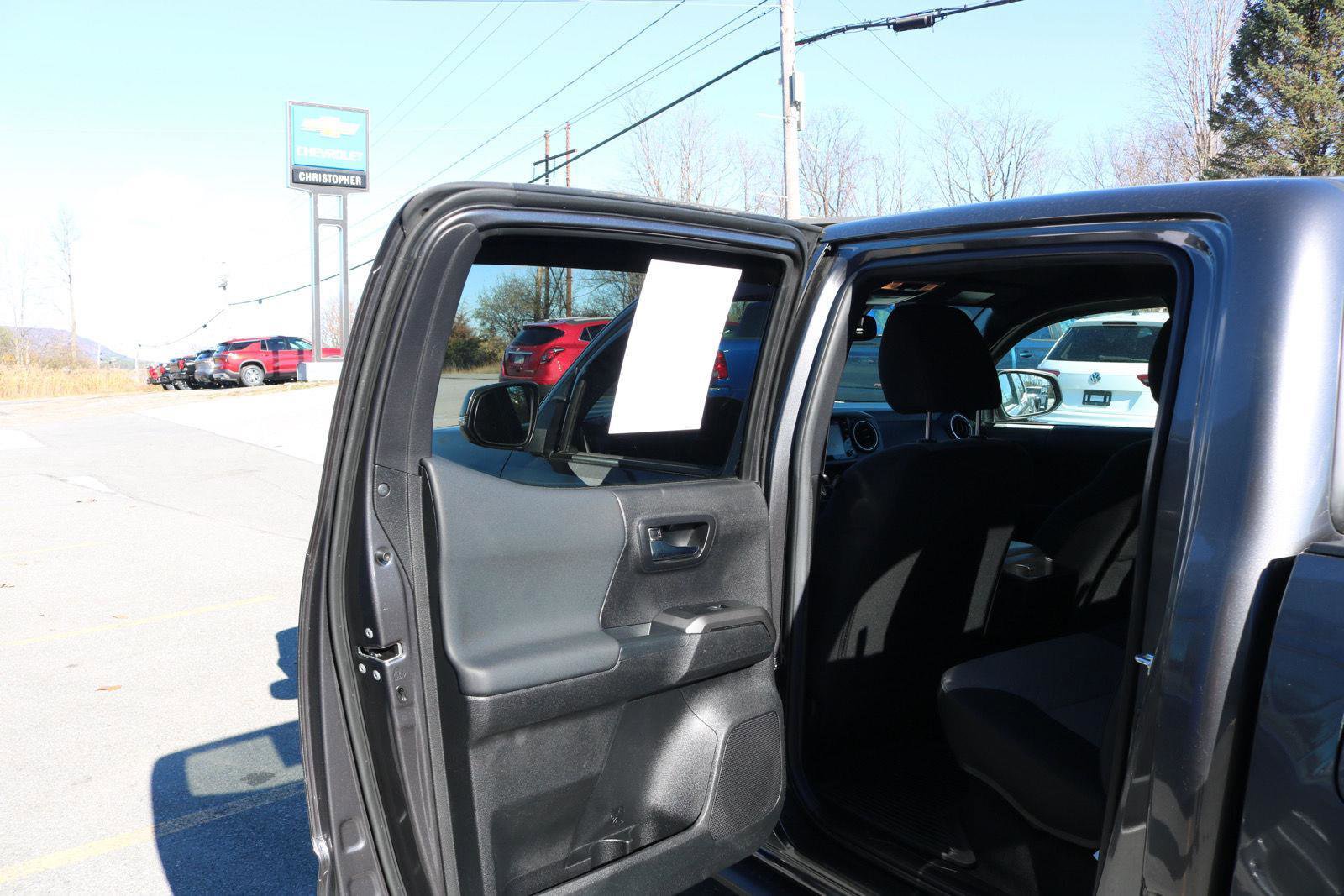 Used 2023 Toyota Tacoma TRD Sport w/ Black Out Package (TMS) image 15