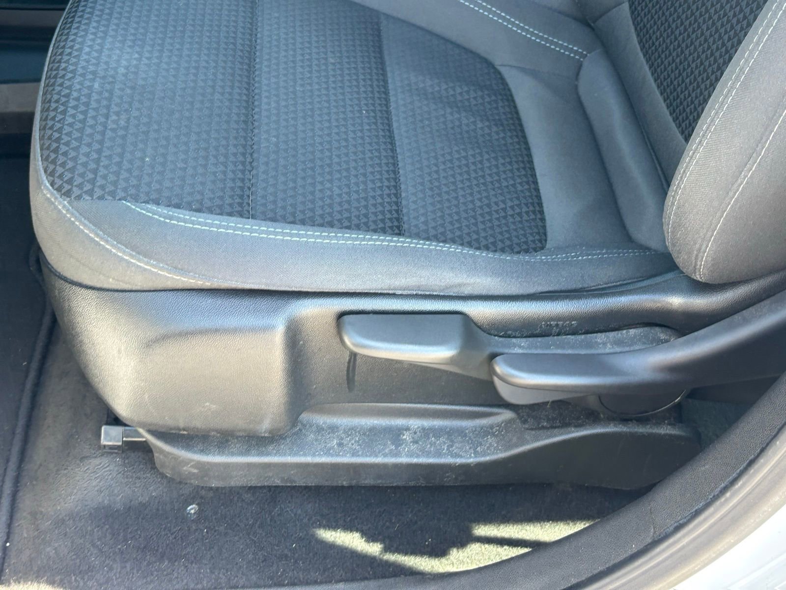 Used 2023 Chevrolet Bolt EUV LT FWD image 19