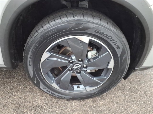 Used 2024 Nissan Rogue SV image 25