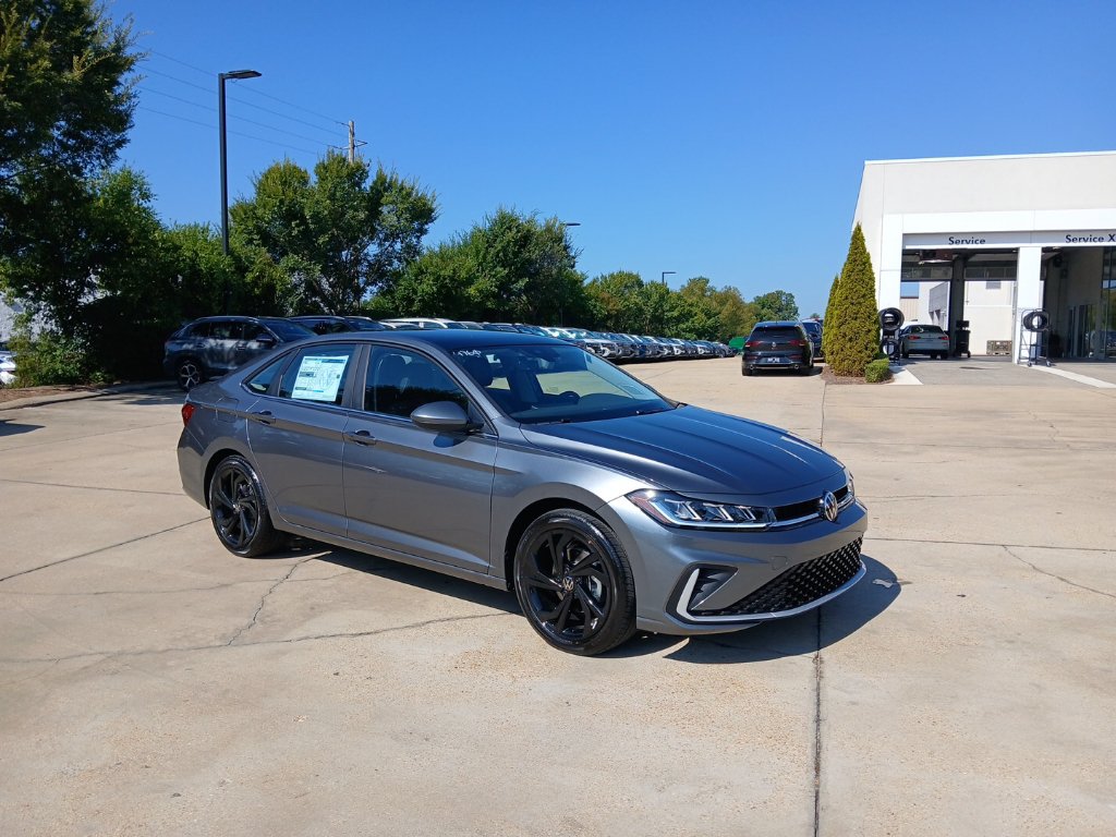 New 2027 Volkswagen Jetta SE FWD image 1