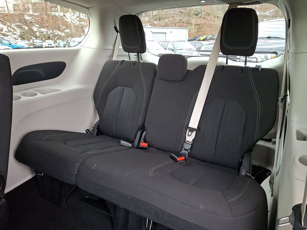 Used 2024 Chrysler Voyager LX image 12