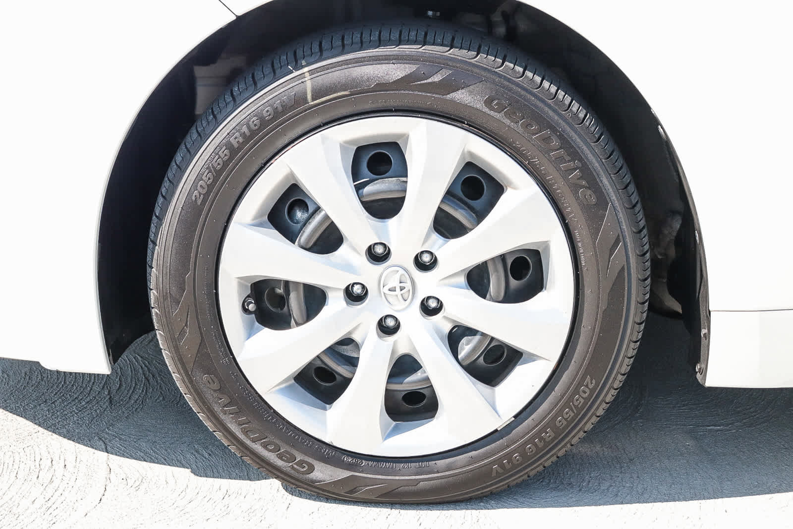 Used 2021 Toyota Corolla LE w/ Carpet Mat Package (TMS) image 11