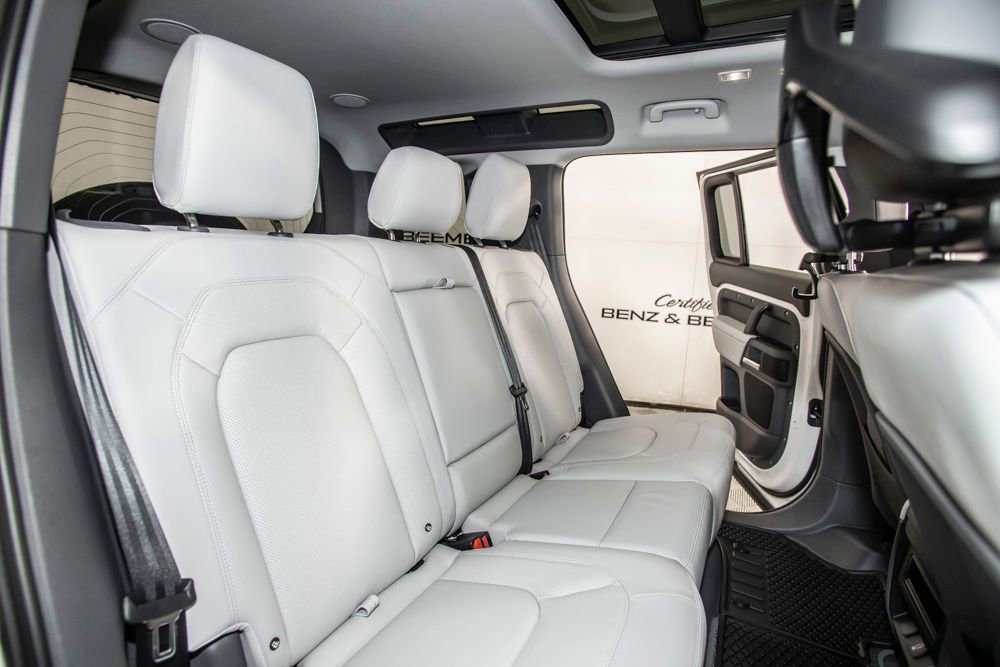 Used 2026 Land Rover Defender 110 X-Dynamic SE image 17