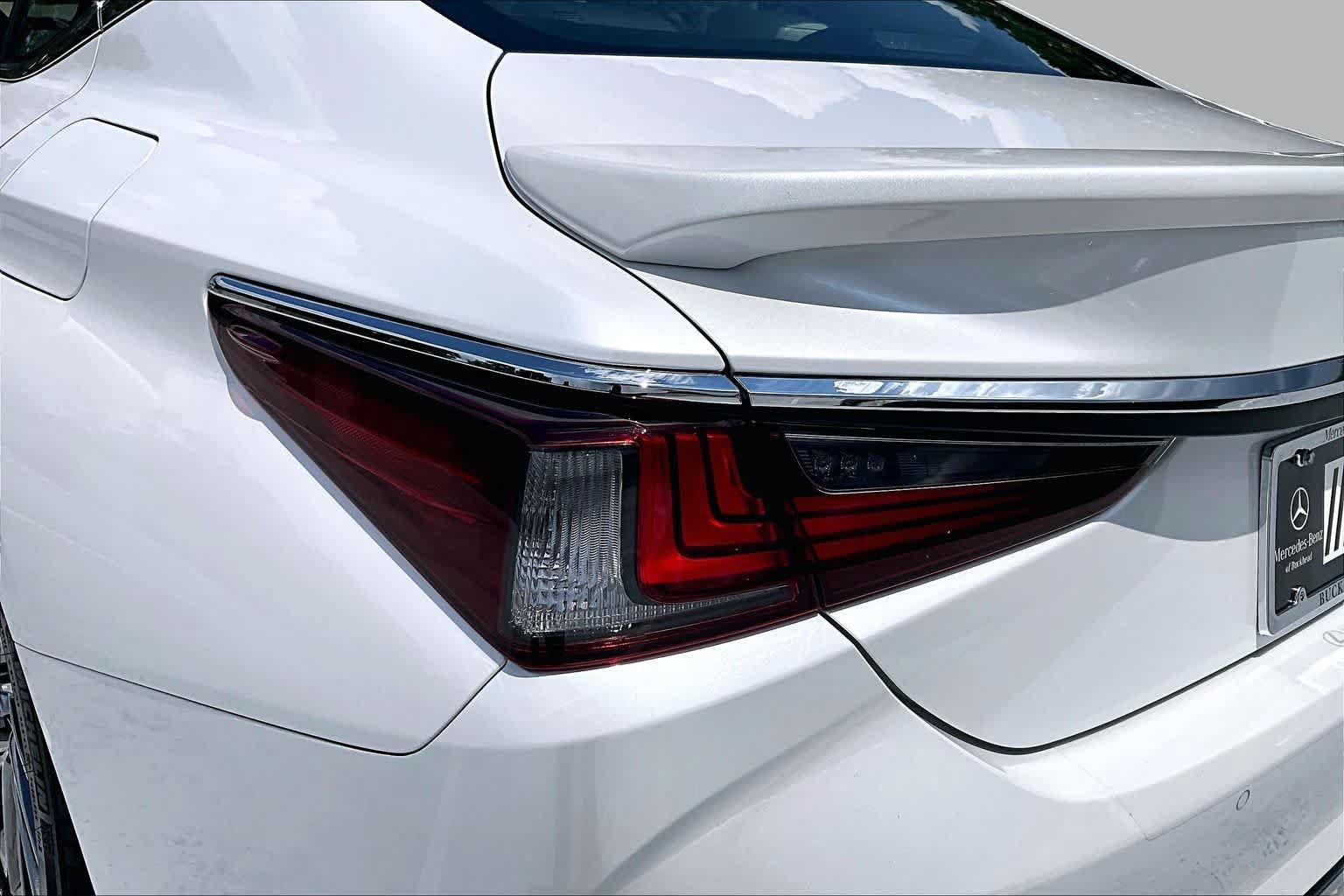 Used 2025 Lexus ES 300h w/ Technology Package FWD image 28