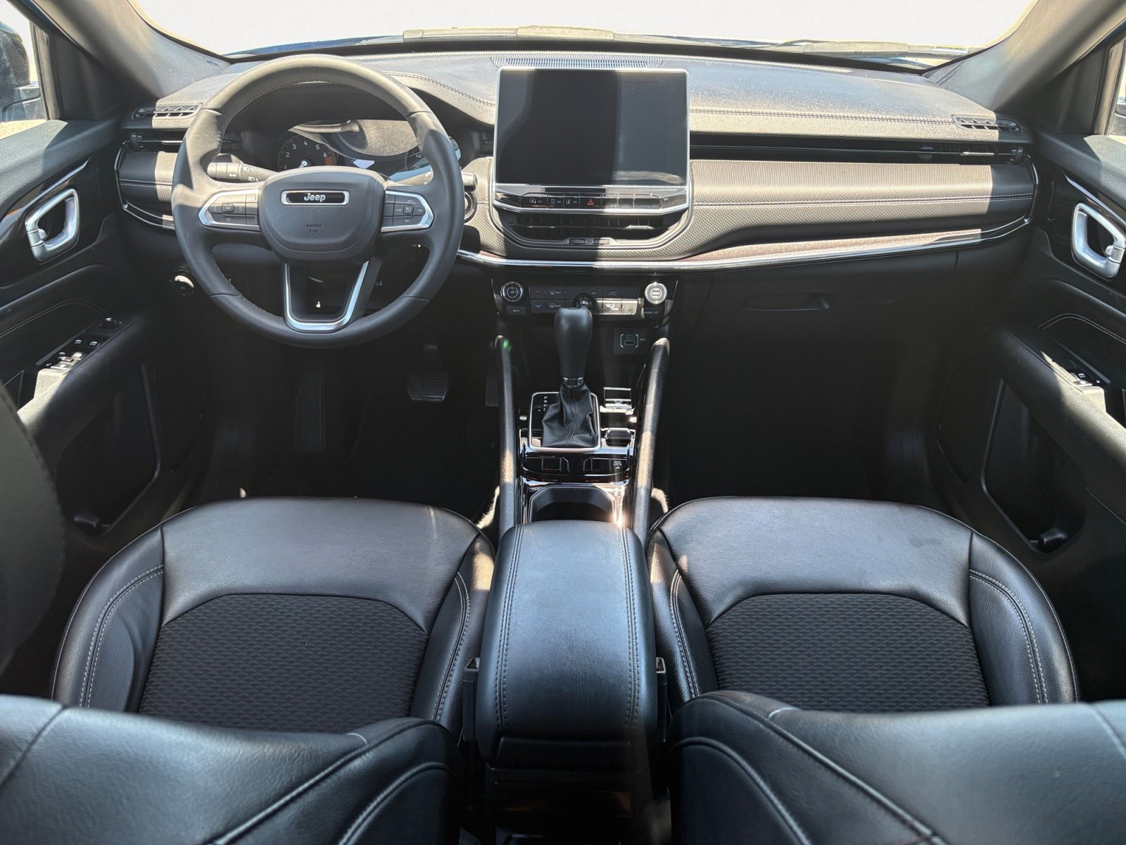 Used 2023 Jeep Compass Latitude AWD/4WD image 4