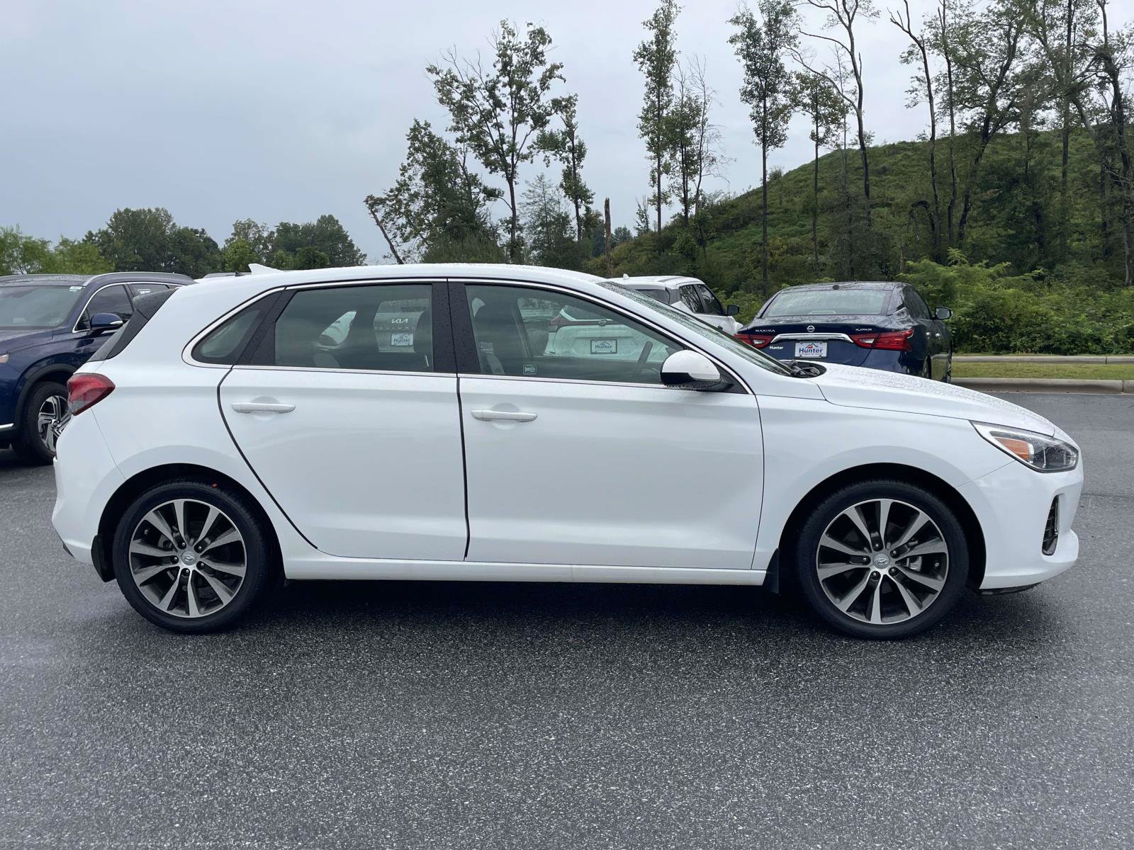 Used 2020 Hyundai Elantra GT FWD image 30