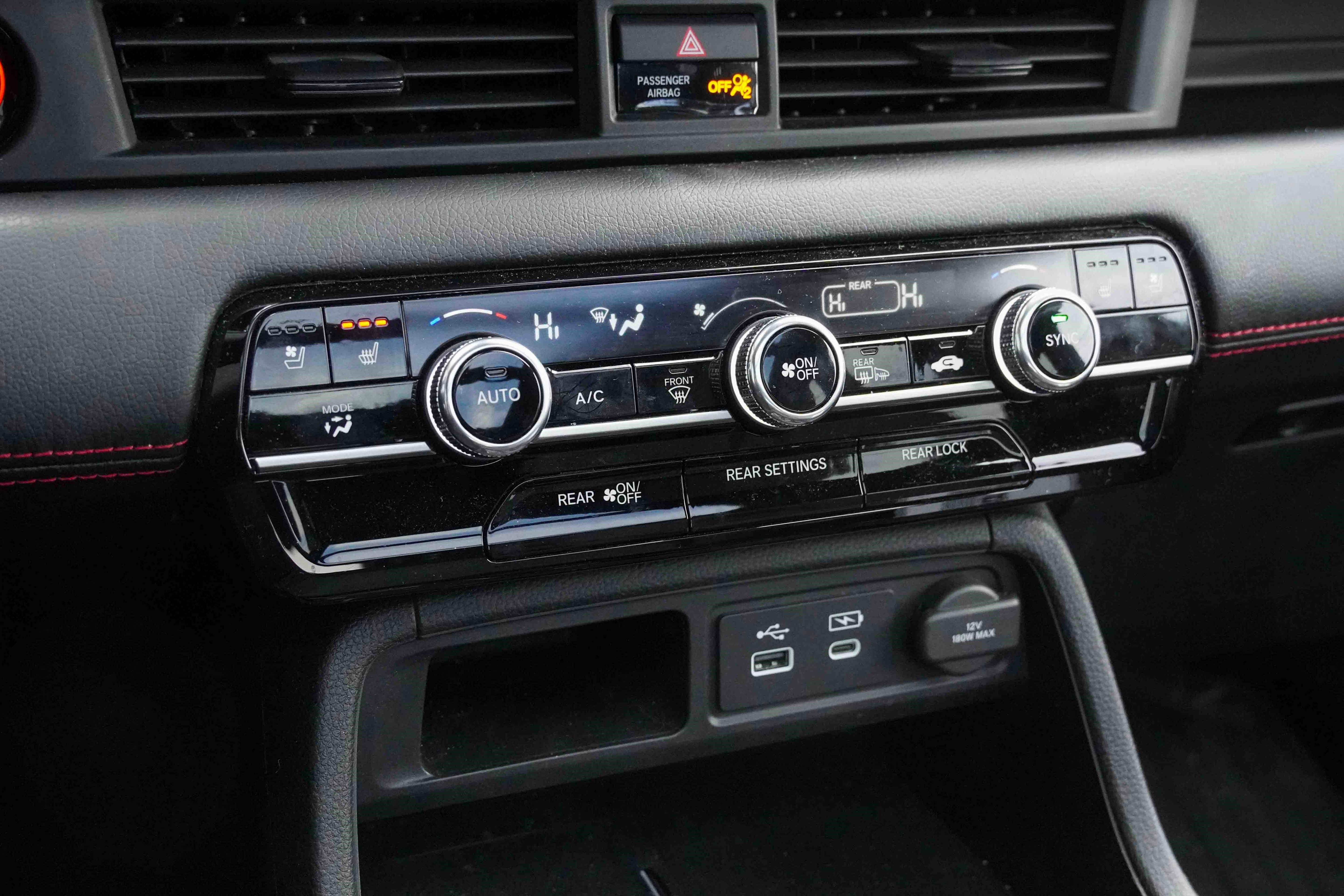 Used 2025 Honda Pilot Black Edition image 30