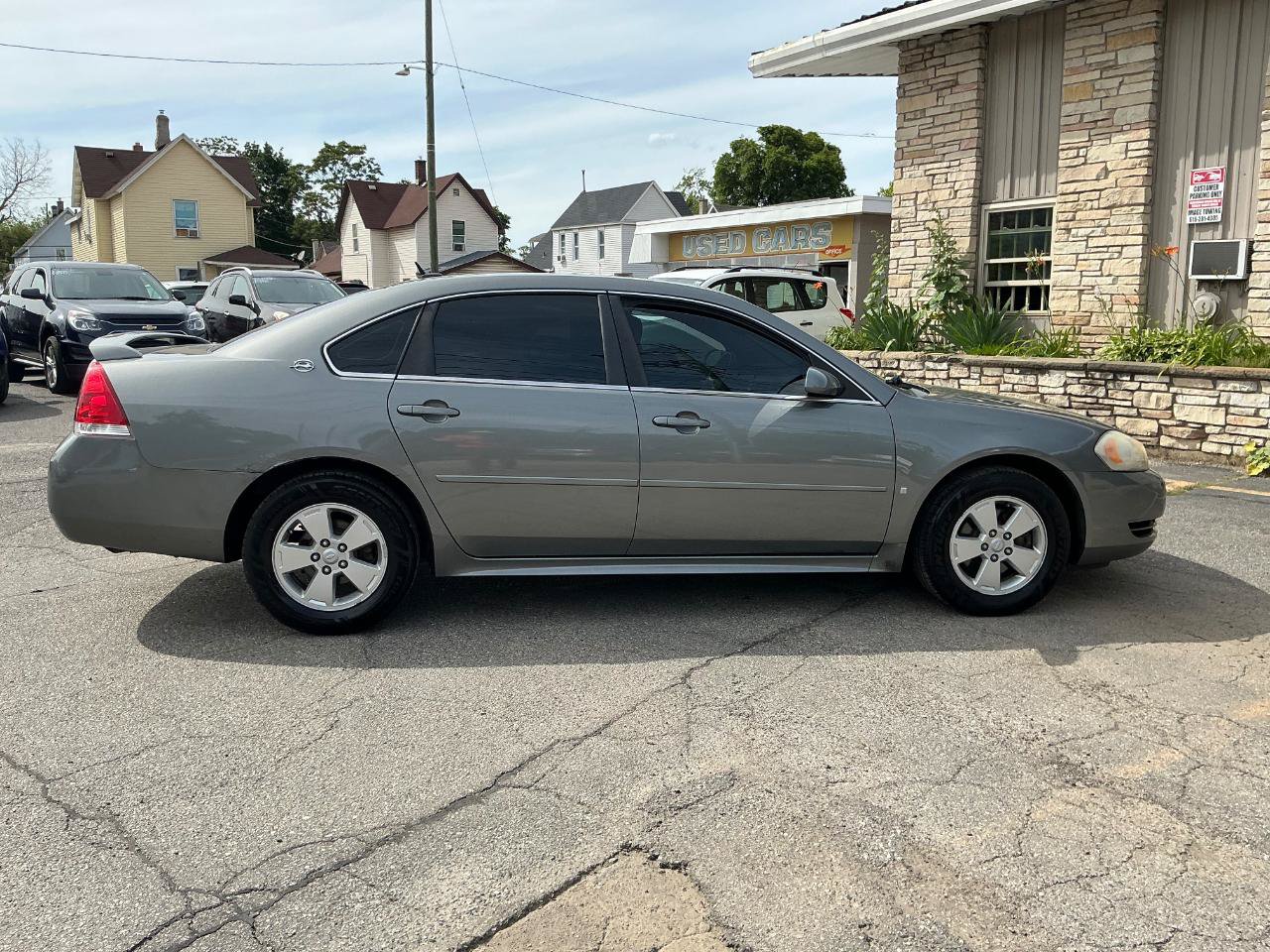 Used 2009 Chevrolet Impala LT FWD image 2