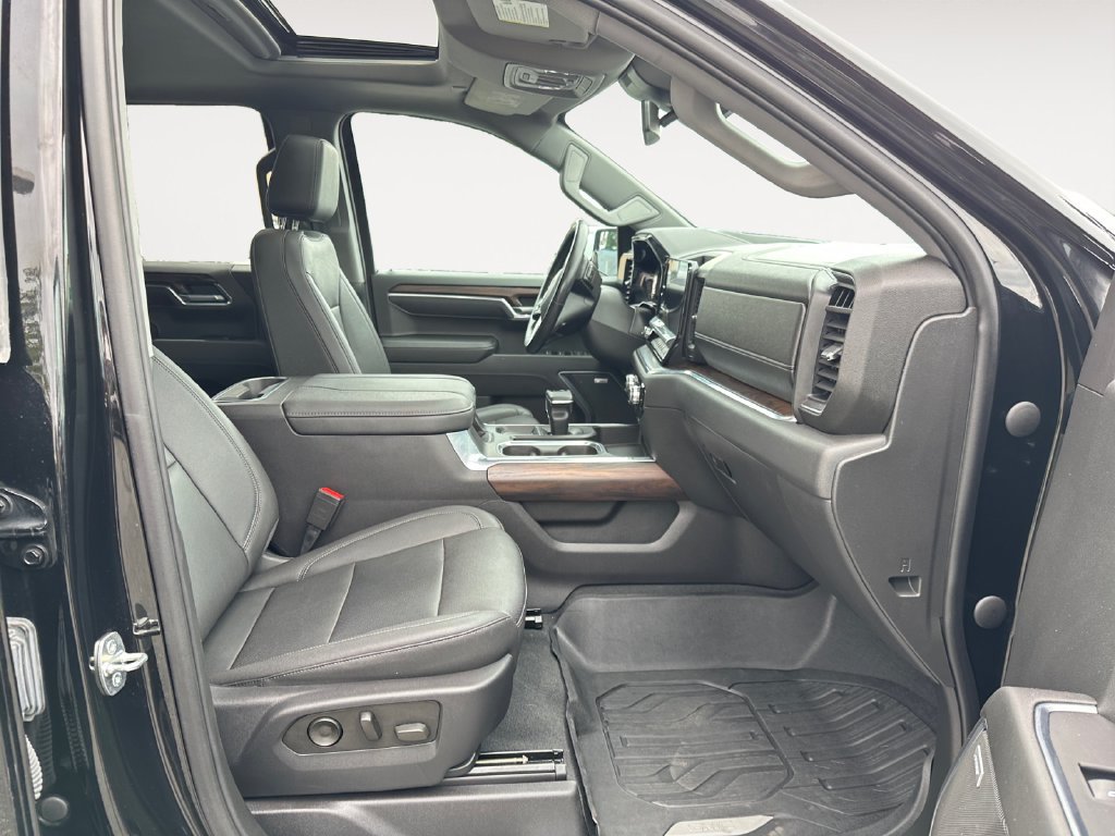 Used 2023 GMC Sierra 1500 SLT AWD/4WD image 16