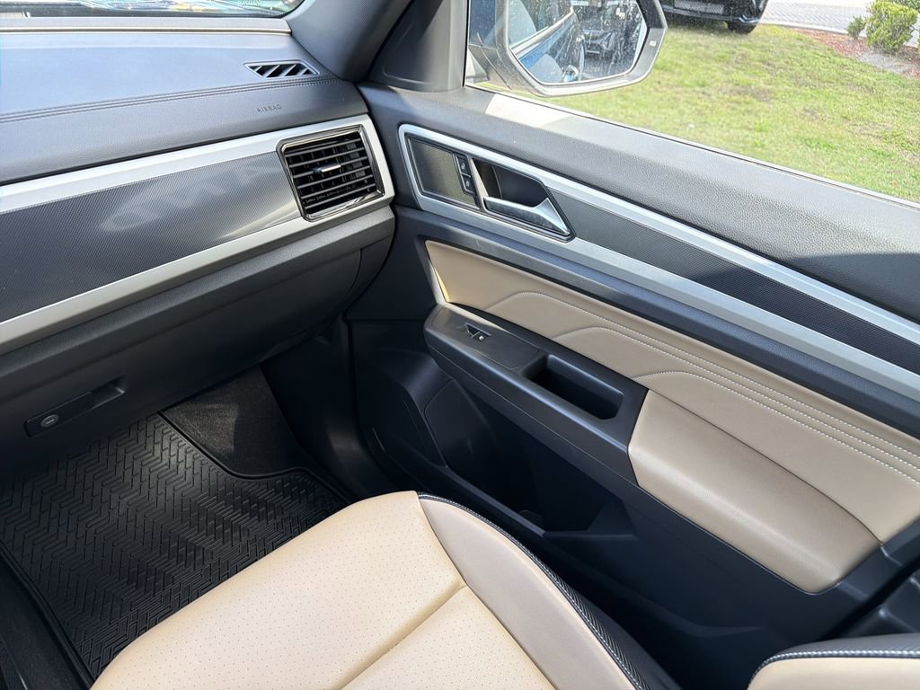 Used 2022 Volkswagen Atlas Cross Sport SEL R-Line image 18