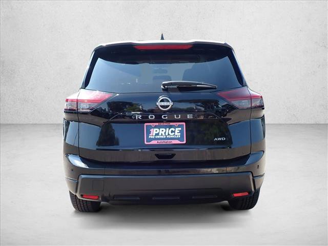 Used 2024 Nissan Rogue S AWD/4WD image 3