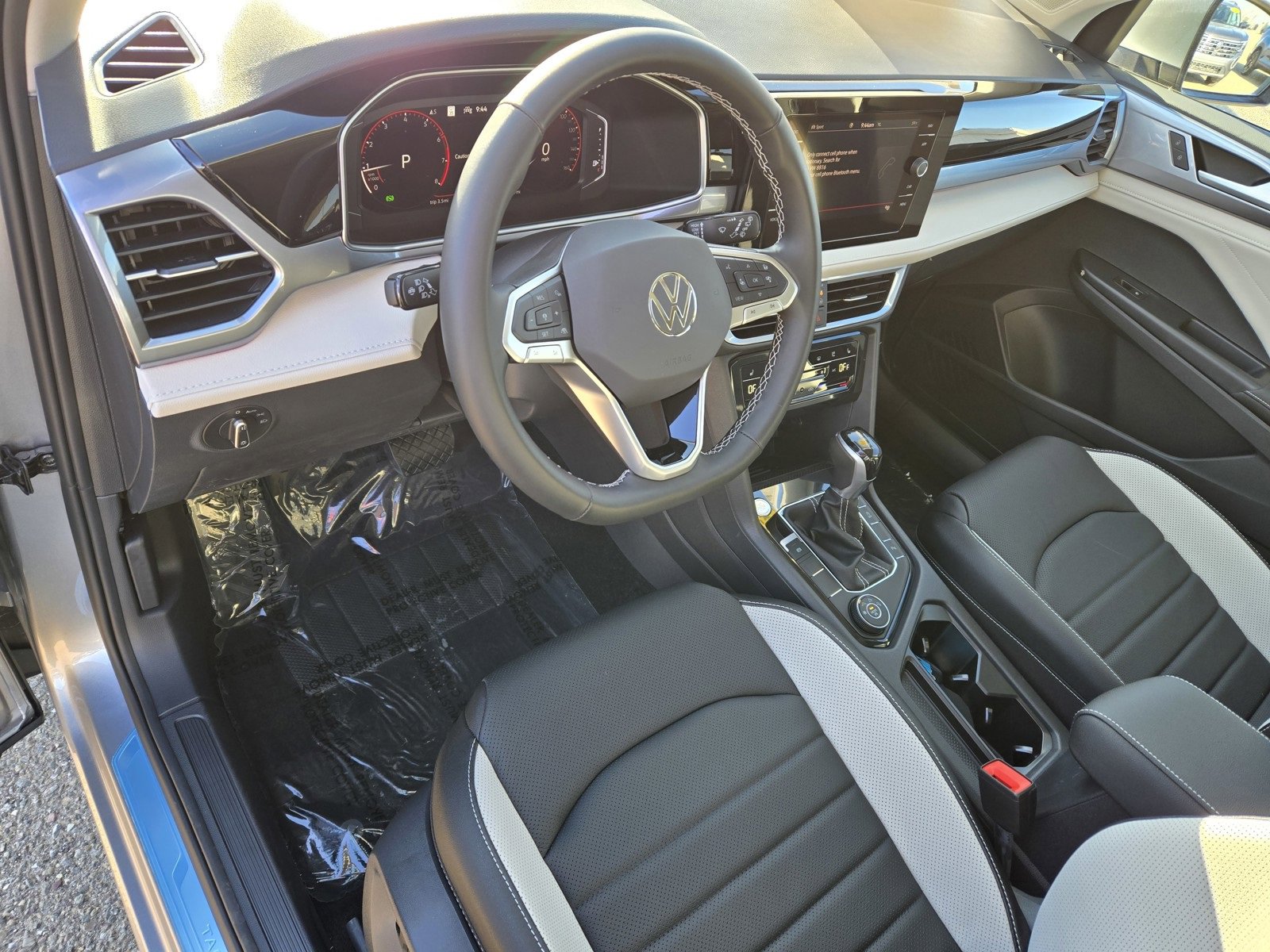 New 2025 Volkswagen Taos SEL image 11