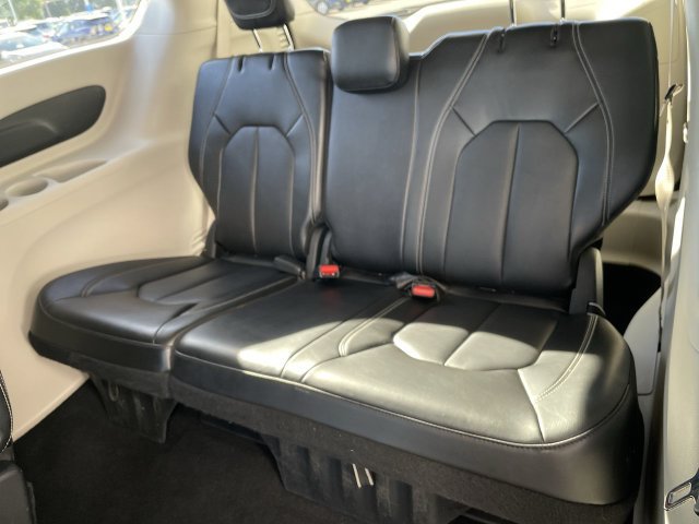 Used 2024 Chrysler Pacifica Touring-L FWD image 24
