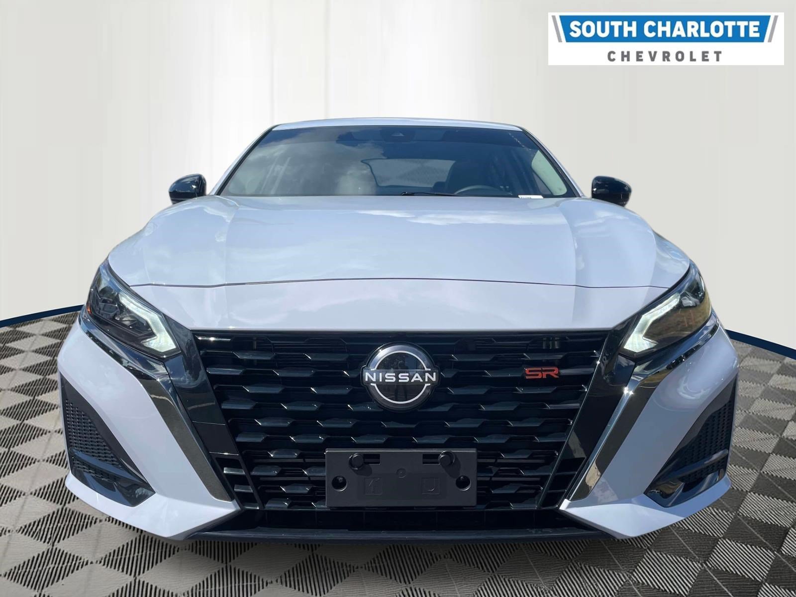 Used 2023 Nissan Altima 2.0 SR FWD image 2