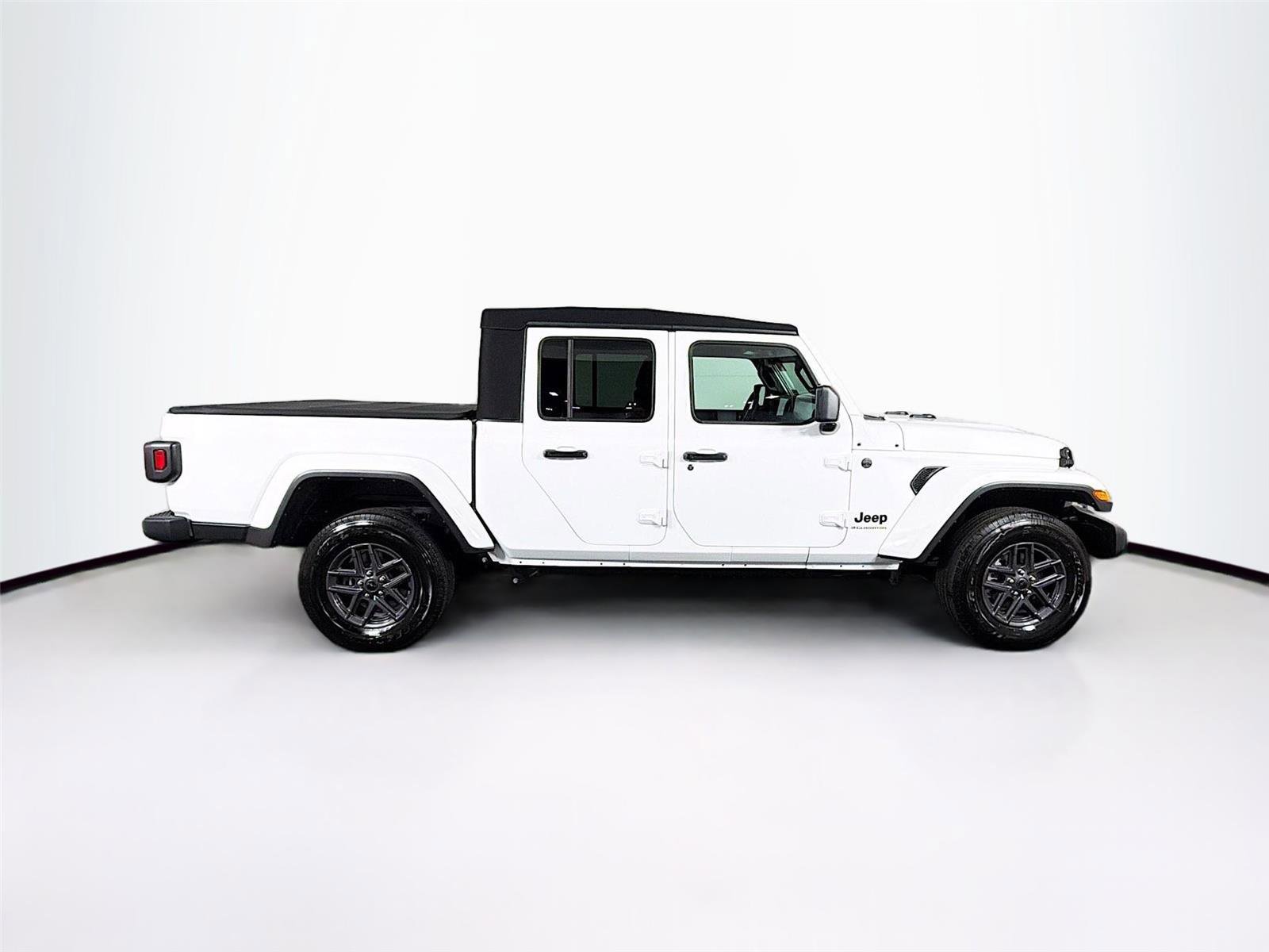 Used 2024 Jeep Gladiator Sport AWD/4WD image 8