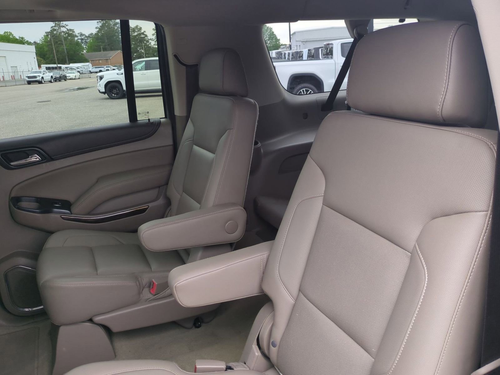 Used 2017 GMC Yukon XL SLT w/ Open Road Package image 26