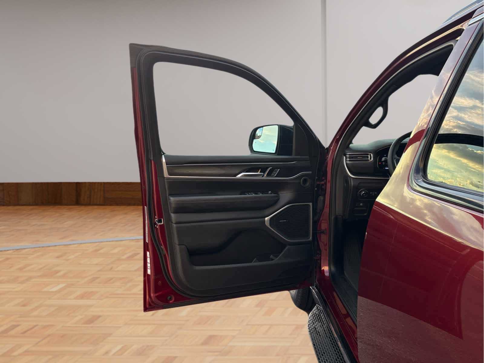 Used 2023 Jeep Wagoneer 2WD image 9