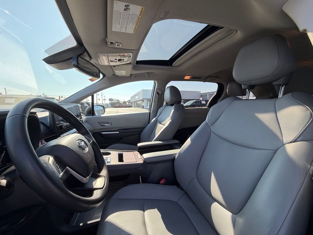Used 2024 Toyota Sienna XLE image 15