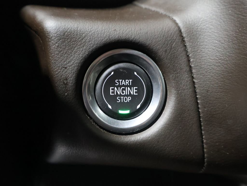 Used 2024 GMC Yukon XL SLT image 30